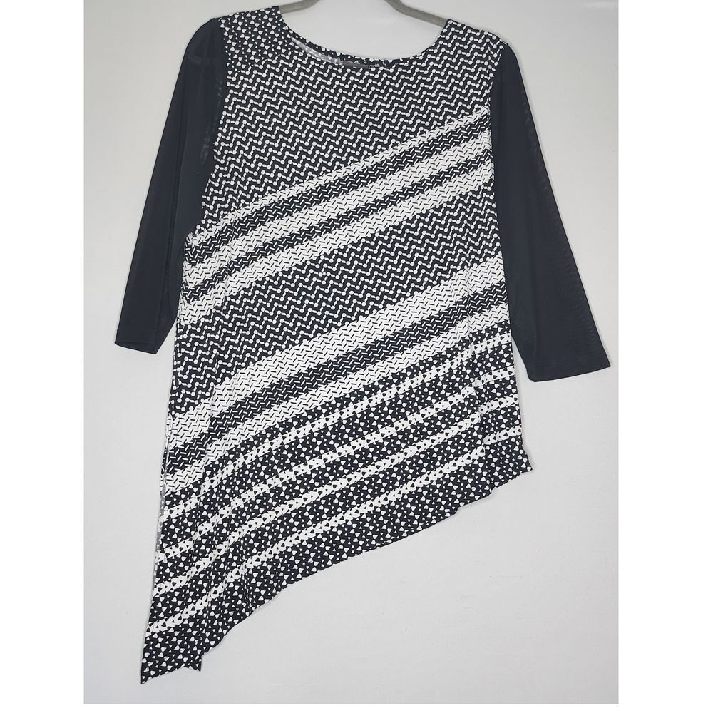 Chico's Travelers blouse Size 1 Black & White Asymmetric Hem Sheer 3/4 Sleeves